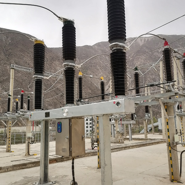 72.5kV กลางแจ้งแรงดันสูง SF6 คอลัมน์เบรกเกอร์คอลัมน์เซรามิก